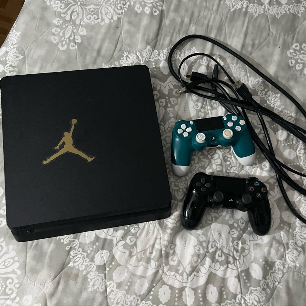 PlayStation 4 slim